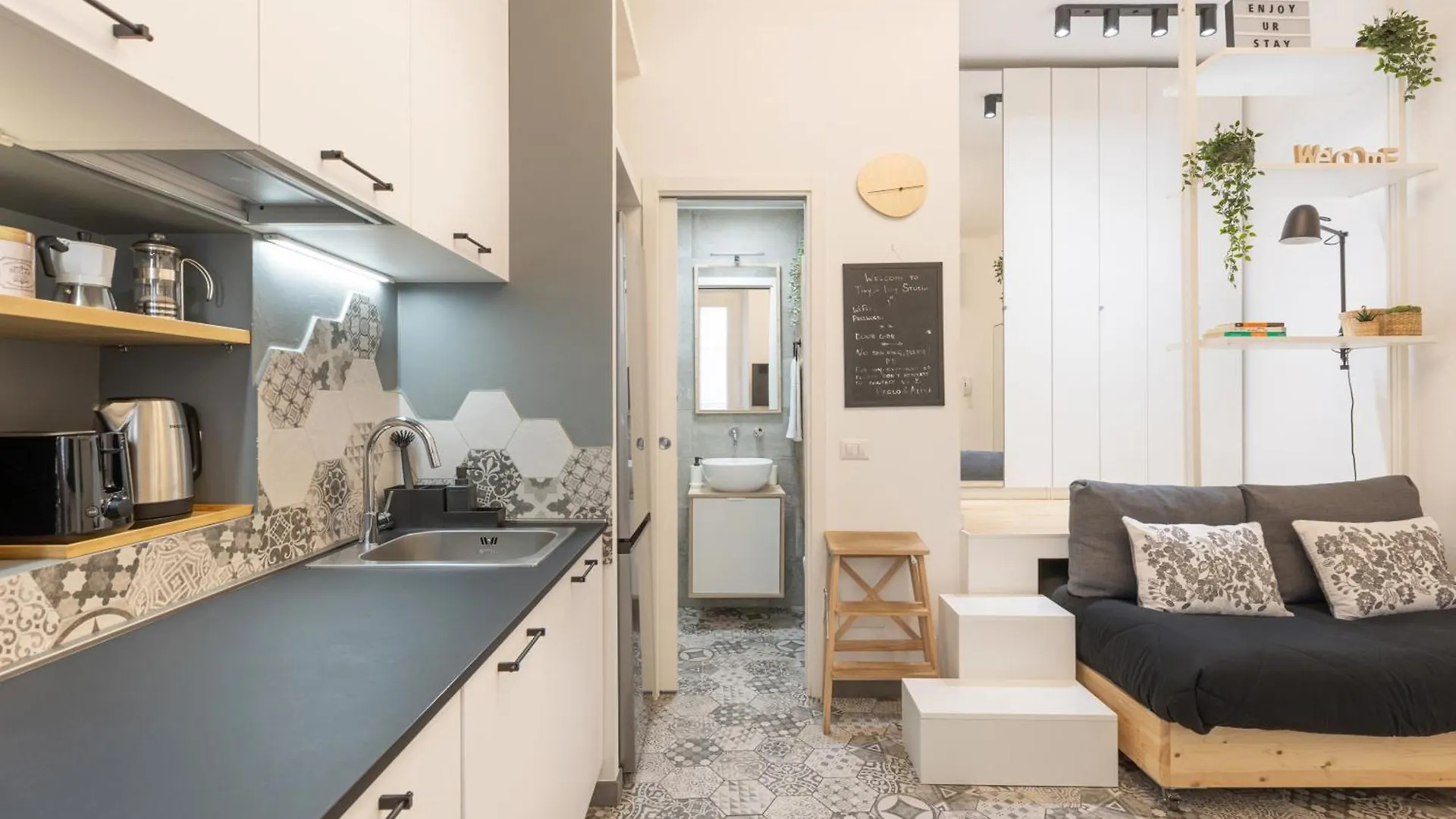 Tiny & Tidy Studio In The Key Area Of Milano 0*,